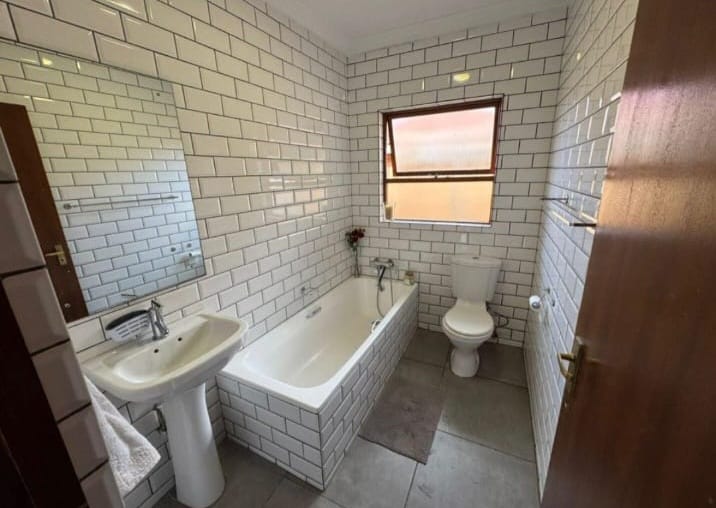 4 Bedroom Property for Sale in Roylglen Gardens Northern Cape